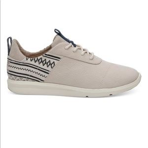 TOMS Birch Nubuck Cabrillo Women’s Sneaker size 11 Tribal/Chevron Print